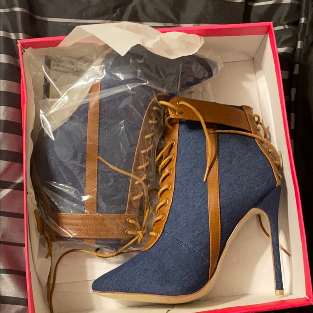Shoe Dazzle denim booties sacha heels NEVER WORN